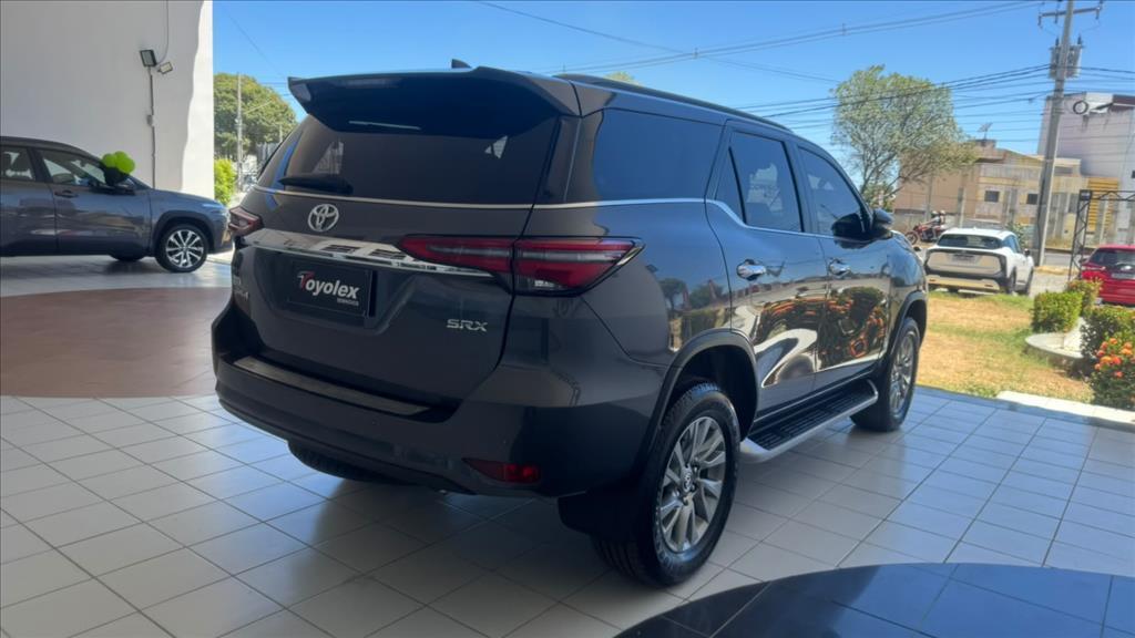 Toyota HILUX SW4