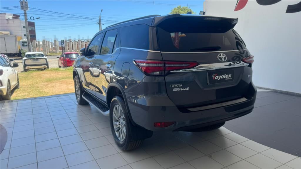 Toyota HILUX SW4