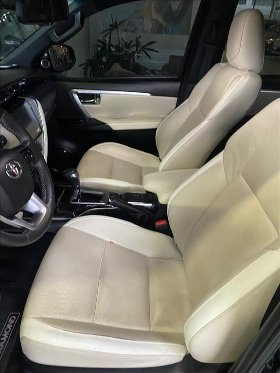 Toyota HILUX SW4