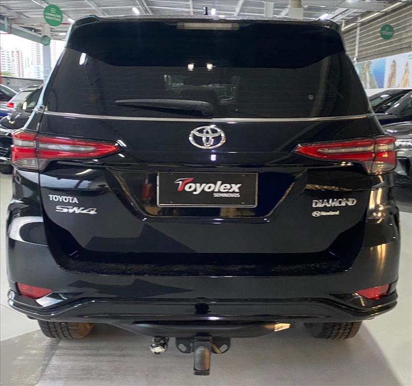 Toyota HILUX SW4