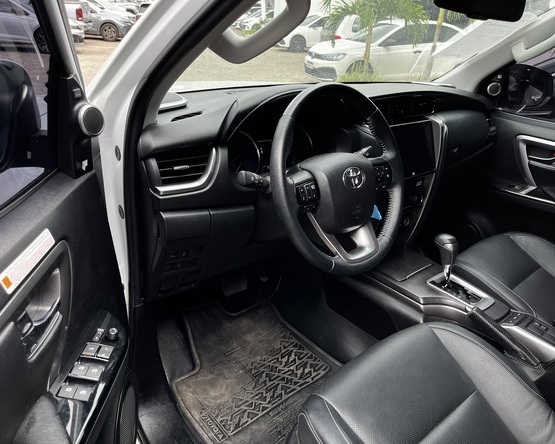 Toyota HILUX SW4