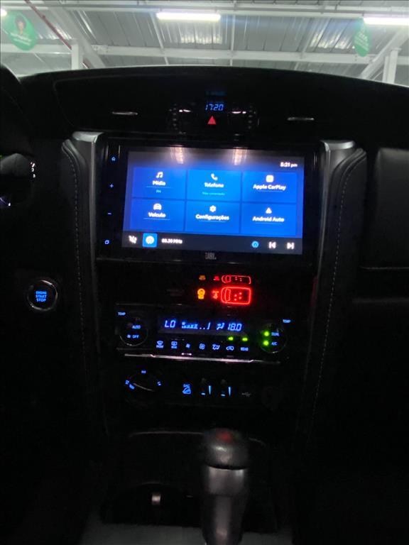 Toyota HILUX SW4