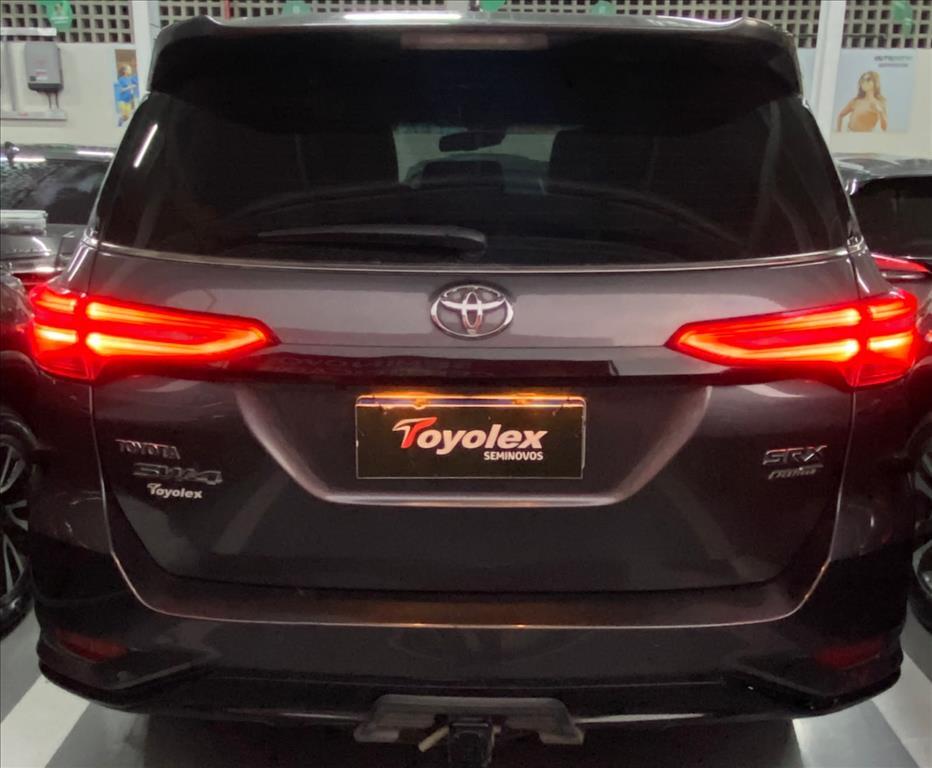 Toyota HILUX SW4