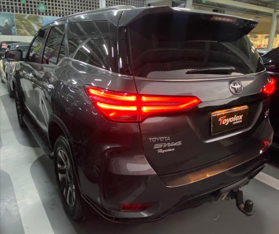 Toyota HILUX SW4