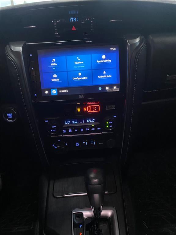 Toyota HILUX SW4