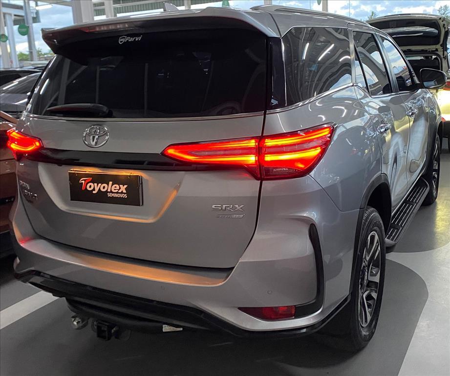 Toyota HILUX SW4