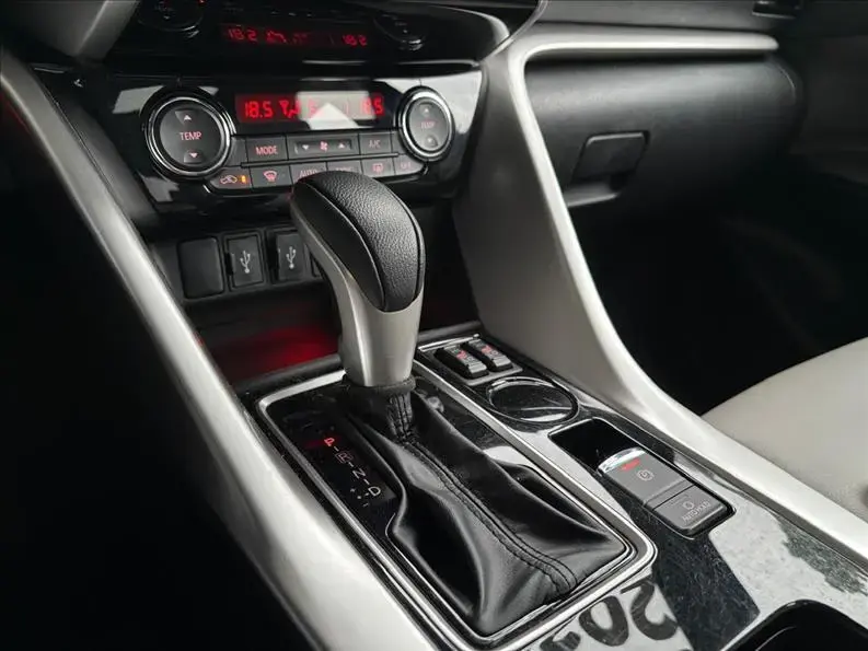galeria ECLIPSE CROSS