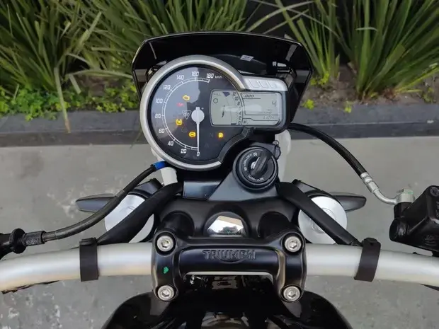 Triumph TRACKER 400