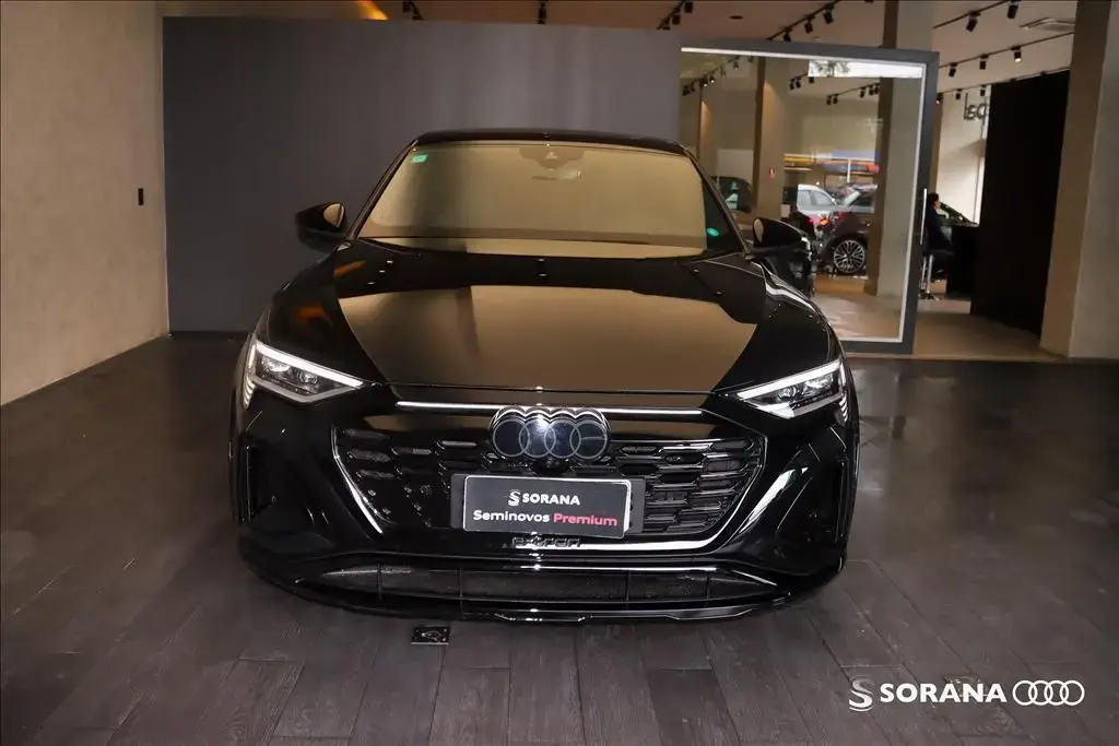 galeria SQ8 E-TRON