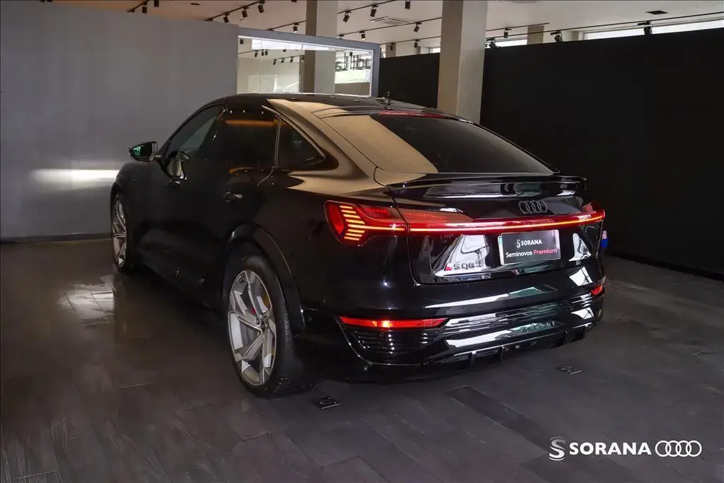 galeria SQ8 E-TRON