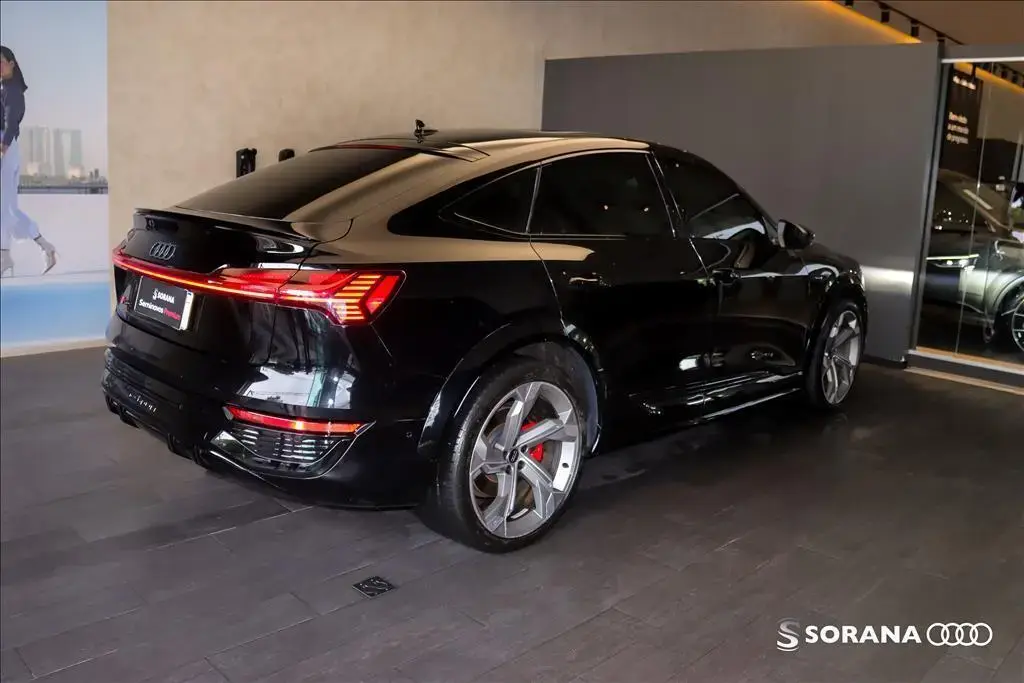 galeria SQ8 E-TRON