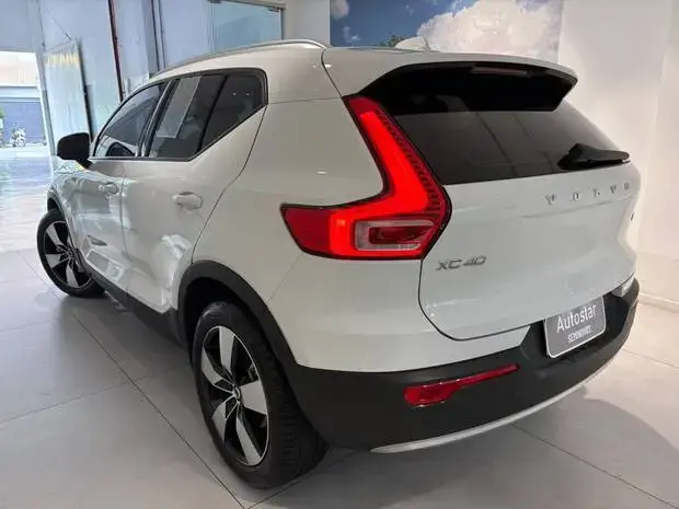 Volvo XC40 2.0 T4 Momentum FWD