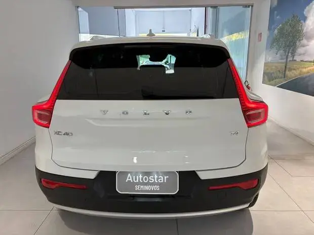Volvo XC40 2.0 T4 Momentum FWD