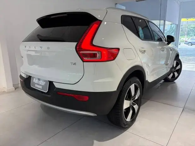 Volvo XC40 2.0 T4 Momentum FWD