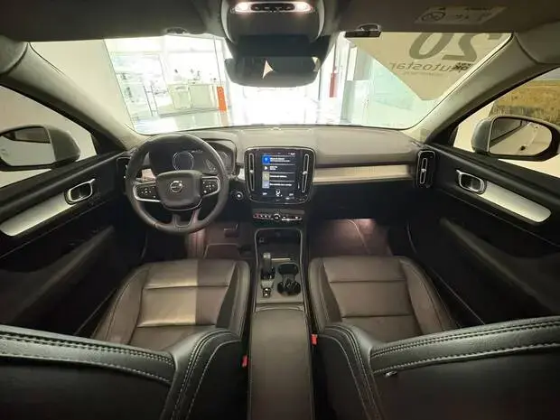 Volvo XC40 2.0 T4 Momentum FWD