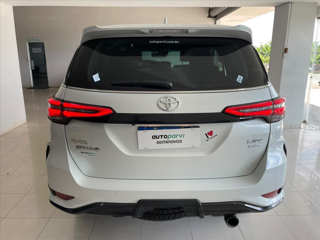 Toyota HILUX SW4