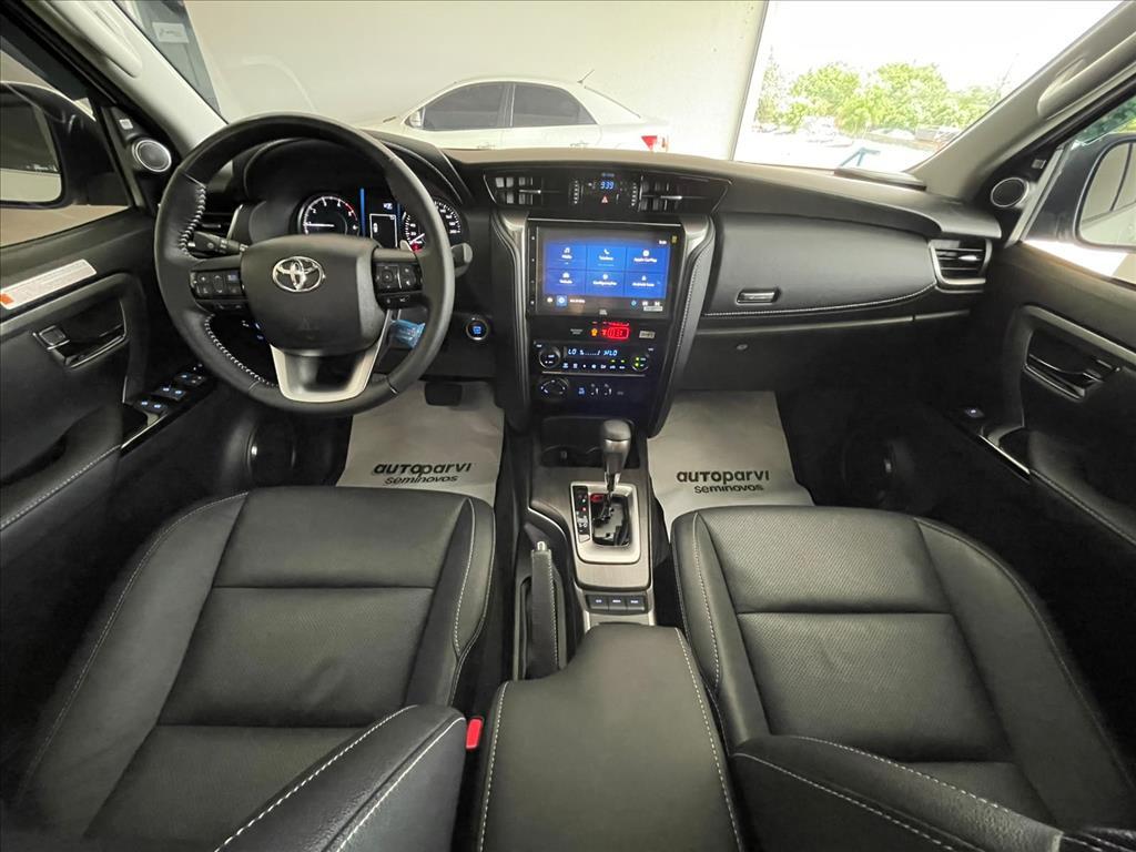 Toyota HILUX SW4