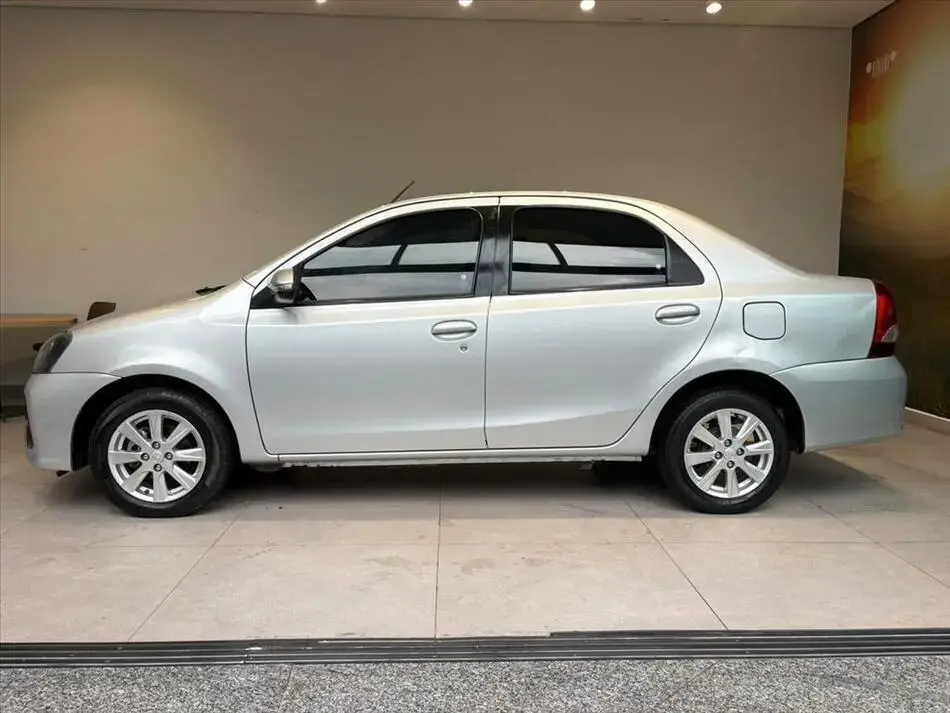 Etios 1.5 X Plus Sedan 16V Flex 4P Automático