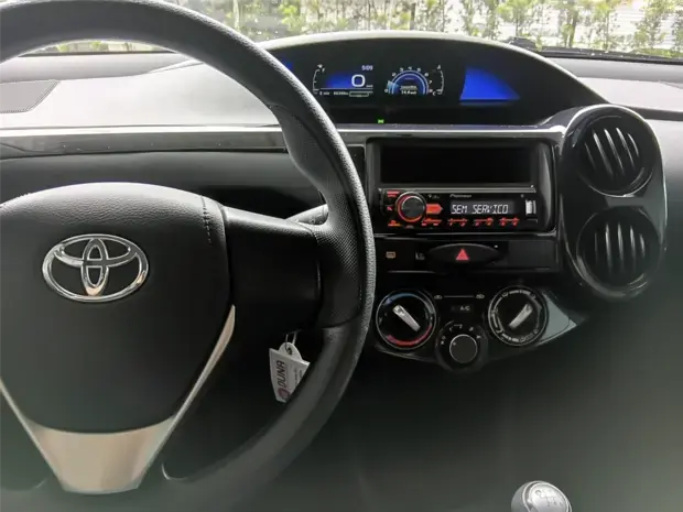Toyota ETIOS 1.3 X 16V FLEX 4P MANUAL