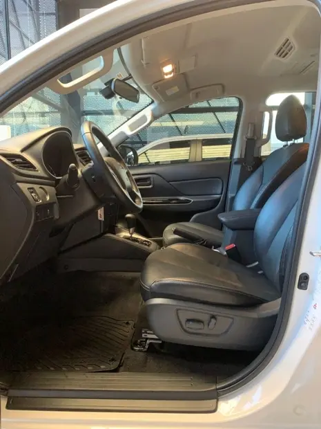 Mitsubishi L200 TRITON 2.4 16V TURBO DIESEL SPORT OUTDOOR PLUS CD 4P 4X4 AUTOMÁTICO