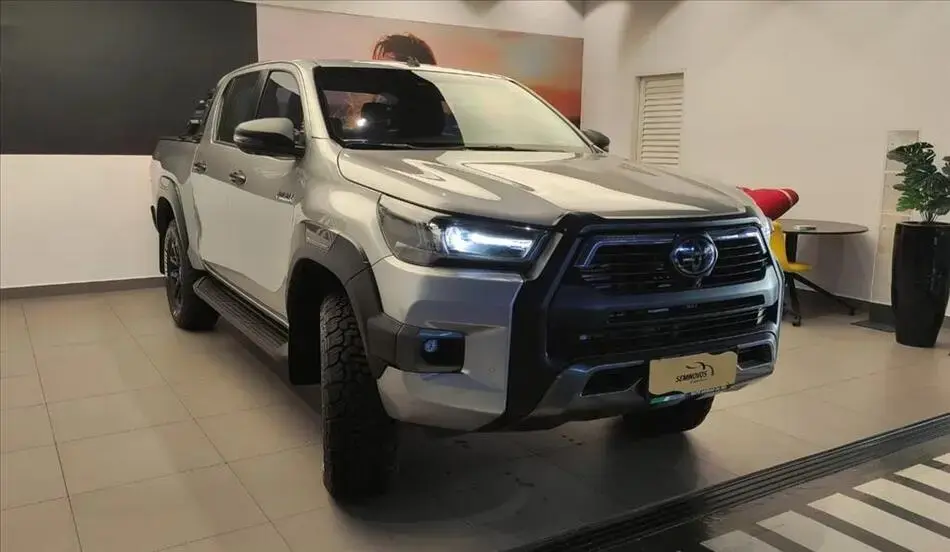 Hilux 2.8 D-4D Turbo Diesel Cd Conquest 4X4 Automático 2