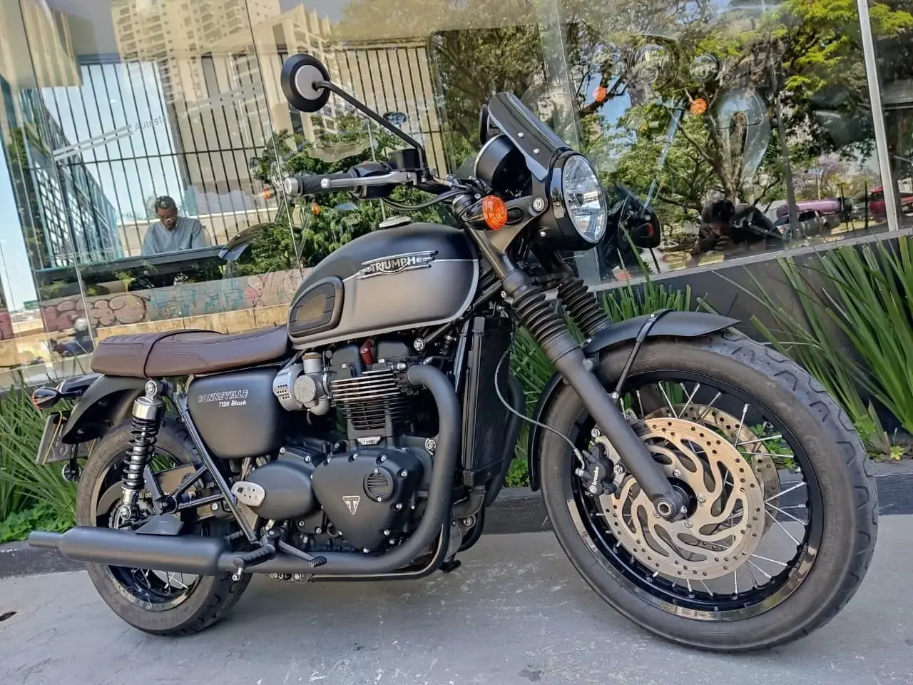 galeria Bonneville T120