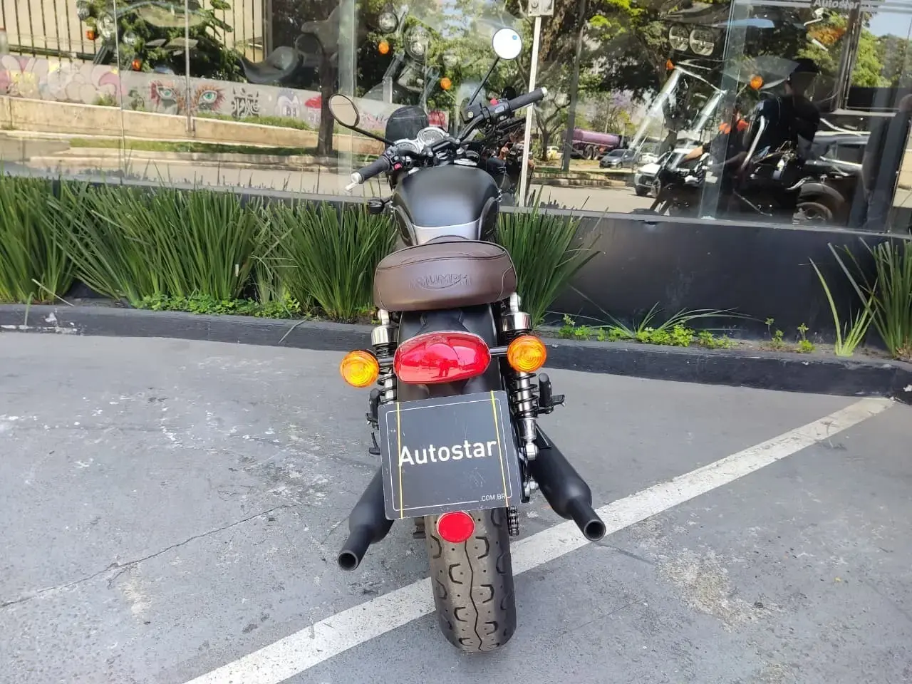 galeria Bonneville T120