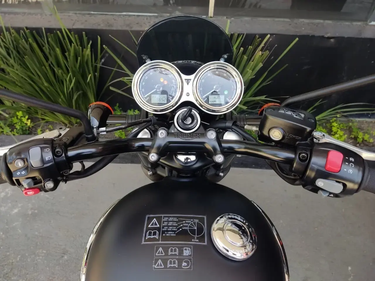 galeria Bonneville T120