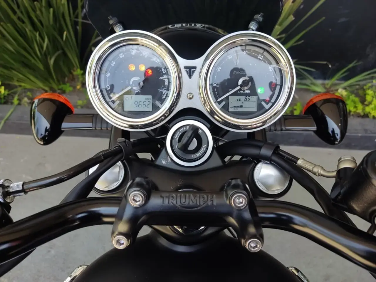 galeria Bonneville T120