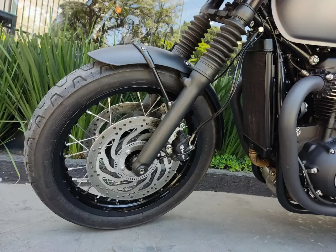galeria Bonneville T120