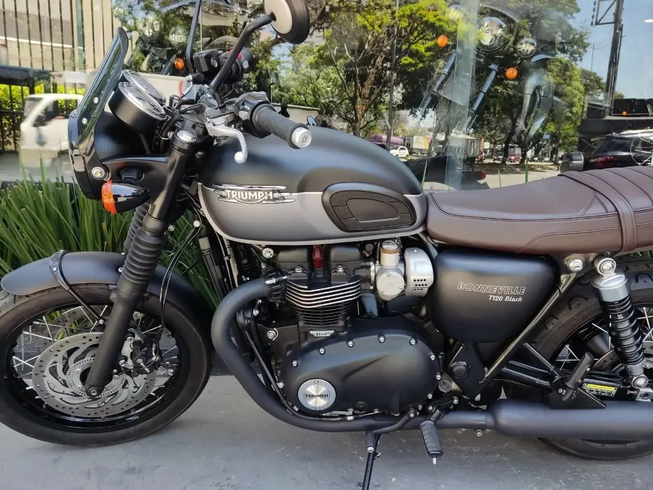 galeria Bonneville T120