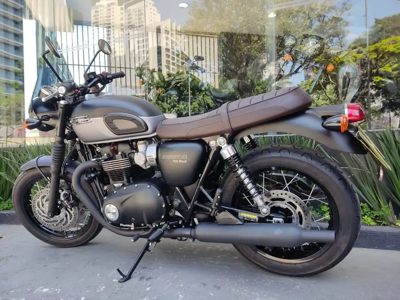 galeria Bonneville T120