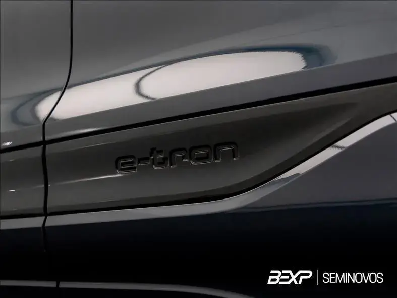 galeria Q6 E-TRON