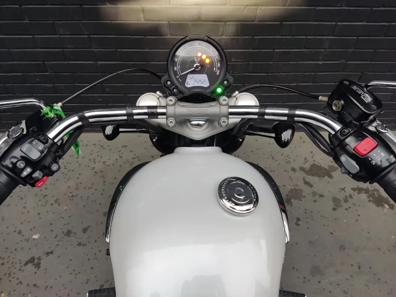 galeria Bonneville Speedmaster