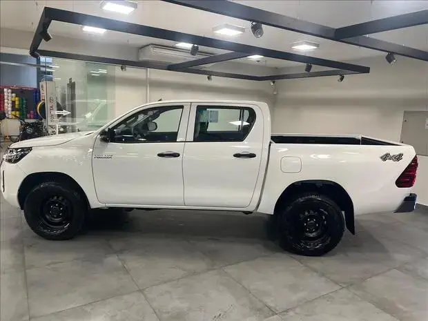 Toyota HILUX 2.8 D-4D TURBO DIESEL CD POWER PACK 4X4 AUTOMÁTICO