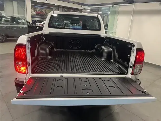 Toyota HILUX 2.8 D-4D TURBO DIESEL CD POWER PACK 4X4 AUTOMÁTICO