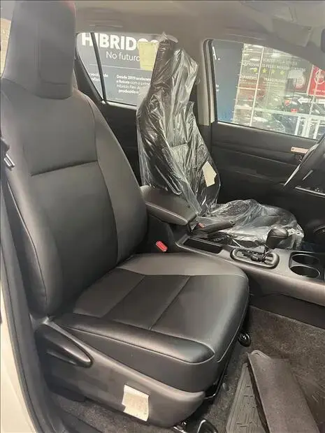 Toyota HILUX 2.8 D-4D TURBO DIESEL CD POWER PACK 4X4 AUTOMÁTICO