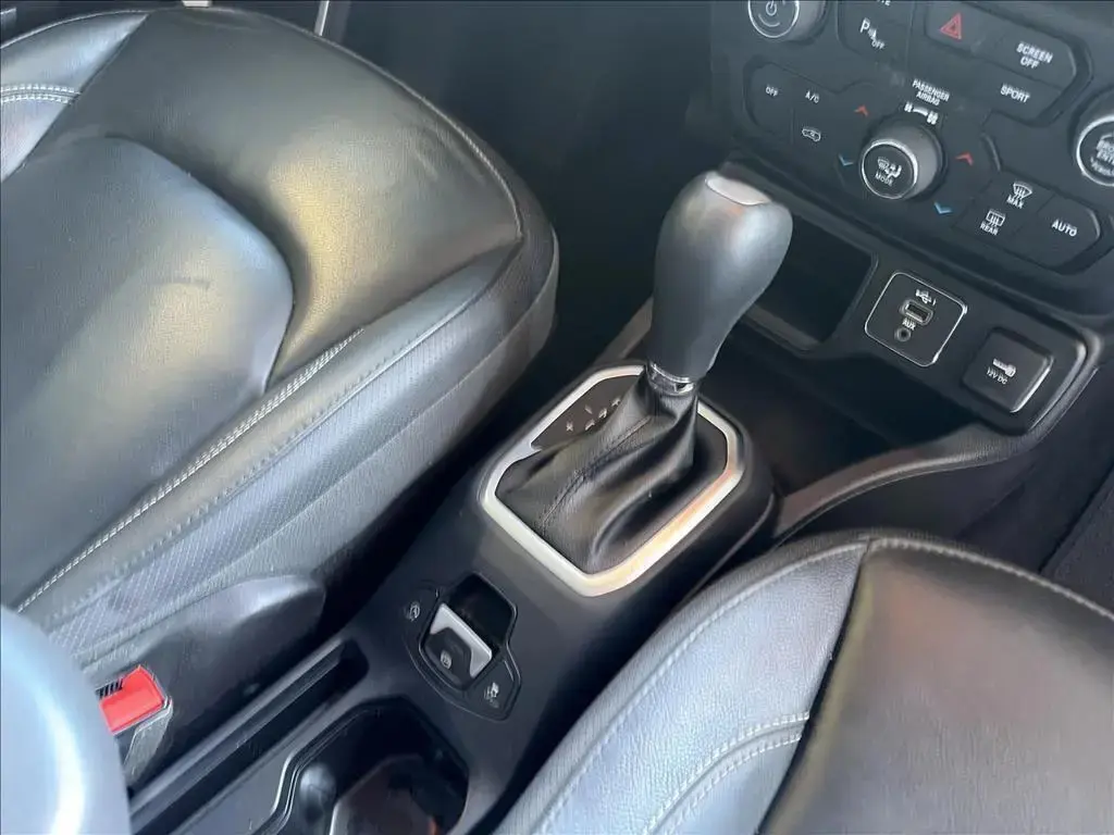 galeria RENEGADE