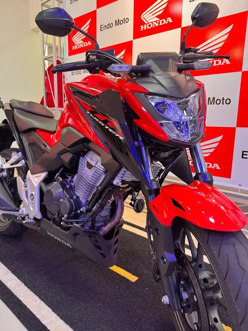 galeria CB 300F TWISTER