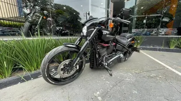 Harley Davidson Softail BREAKOUT FXBRS