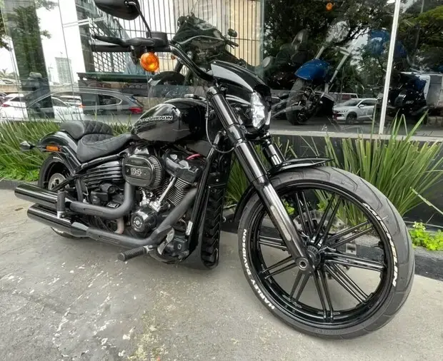 Harley Davidson Softail BREAKOUT FXBRS
