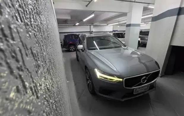 Volvo XC60 2.0 T8 Hybrid R-Design AWD