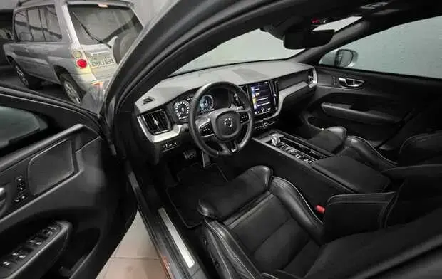 Volvo XC60 2.0 T8 Hybrid R-Design AWD