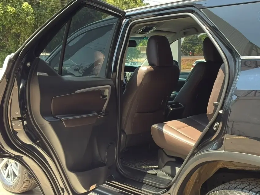 galeria HILUX SW4
