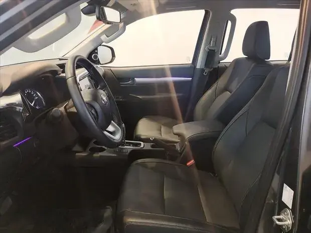 Toyota HILUX 2.8 D-4D TURBO DIESEL CD SRX 4X4 AUTOMÁTICO