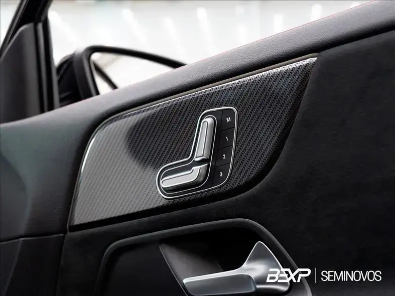 galeria GLA 35 AMG