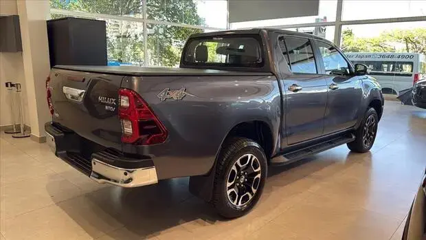 Toyota HILUX 2.8 D-4D TURBO DIESEL CD SRX 4X4 AUTOMÁTICO