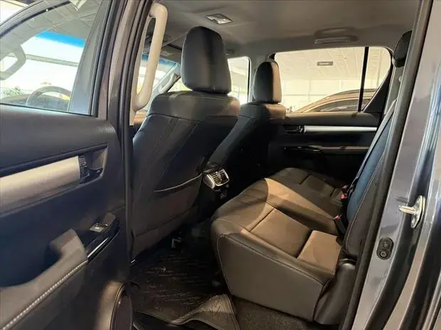 Toyota HILUX 2.8 D-4D TURBO DIESEL CD SRX 4X4 AUTOMÁTICO