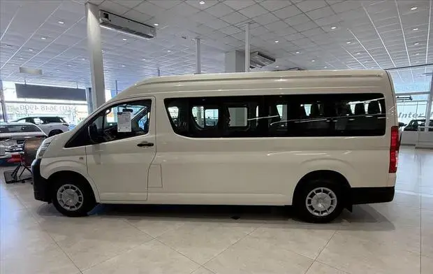 Toyota HIACE 2.8 D-4D TURBO DIESEL MINIBUS 15+1 DX AUTOMÁTICO
