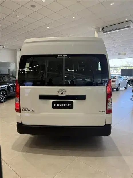 Toyota HIACE 2.8 D-4D TURBO DIESEL MINIBUS 15+1 DX AUTOMÁTICO
